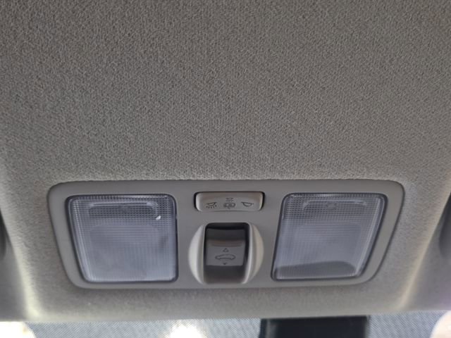 Used 2025 Hyundai Venue SEL image 25