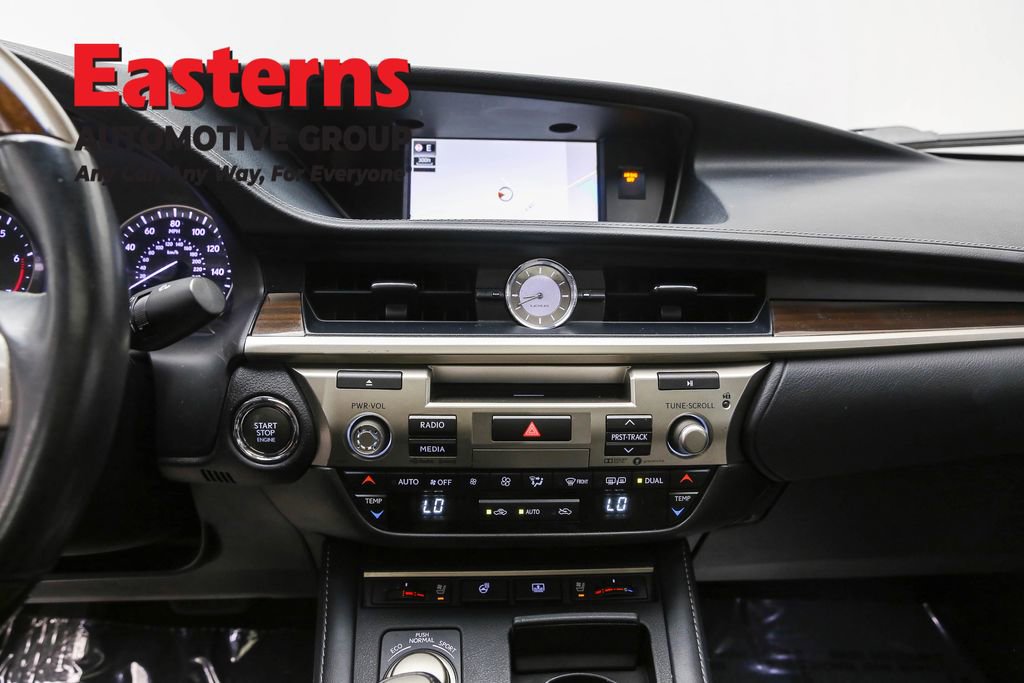 Used 2018 Lexus ES 350 350 w/ Luxury Package w/Wood Trim image 12