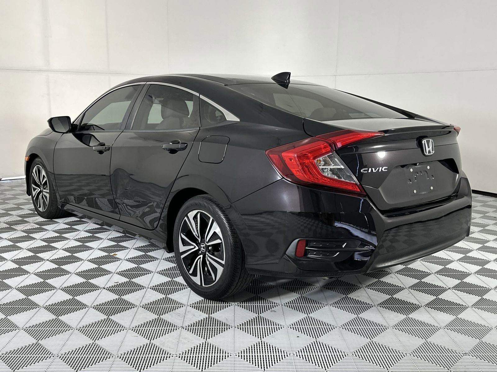 Used 2017 Honda Civic EX-T image 6