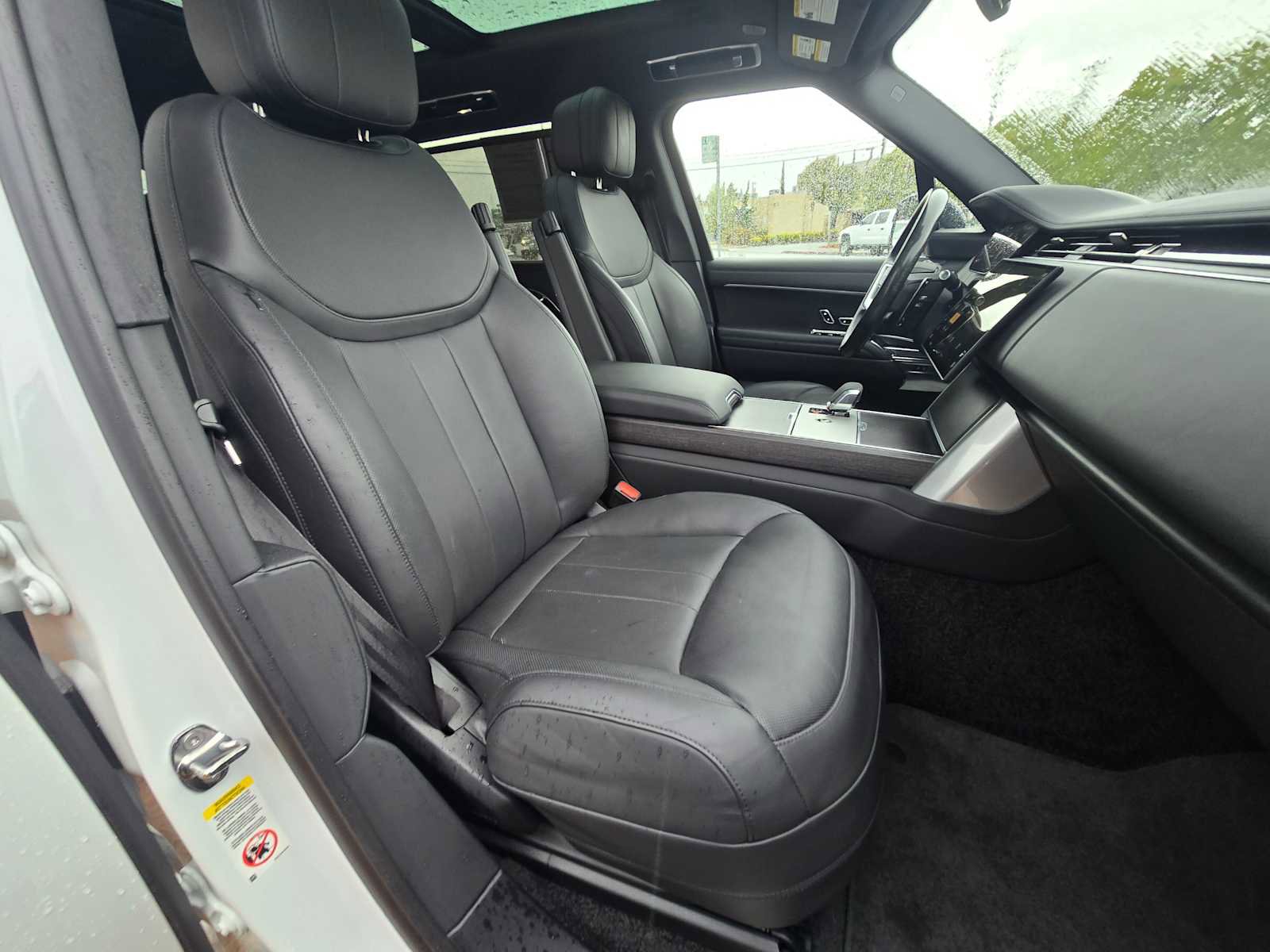 Used 2024 Land Rover Range Rover Long Wheelbase SE image 11