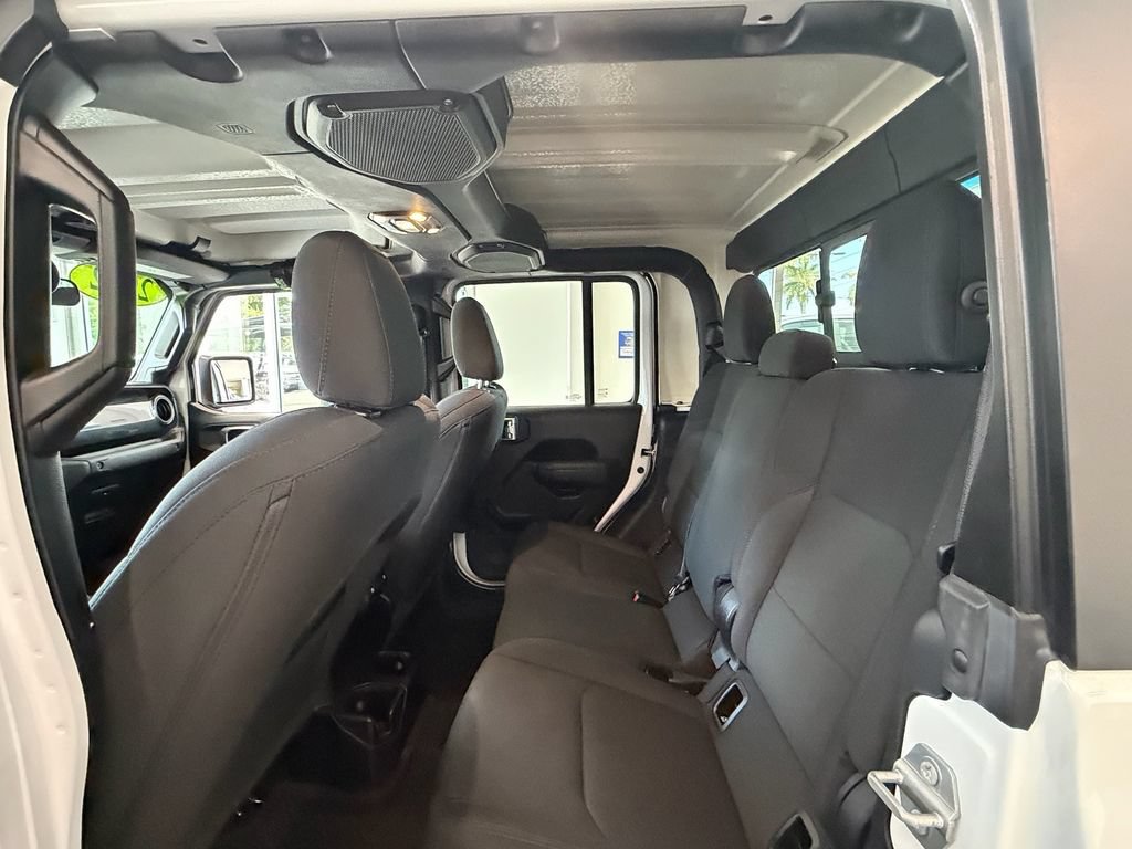 Used 2022 Jeep Gladiator Sport AWD/4WD image 9