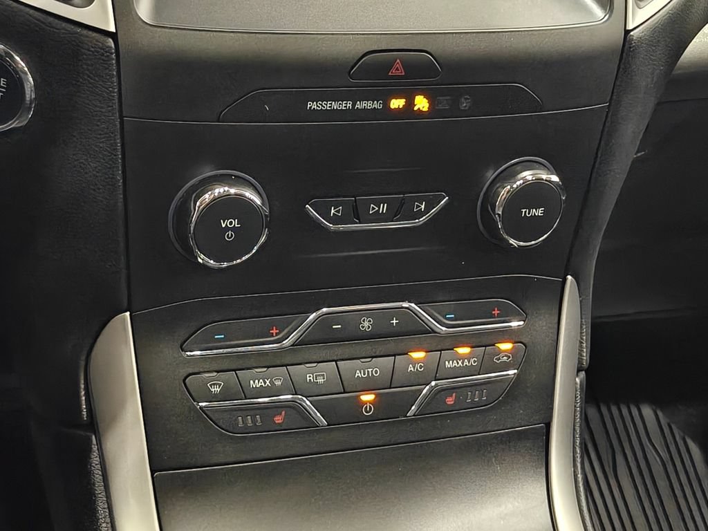 Used 2019 Ford Edge SEL w/ Equipment Group 201A AWD/4WD image 9