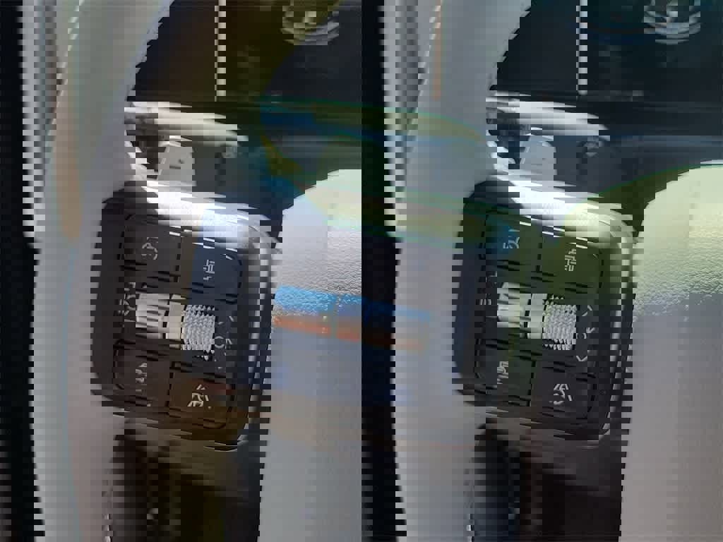 Used 2025 Hyundai Santa Fe SE w/ Tow & Go Package image 27