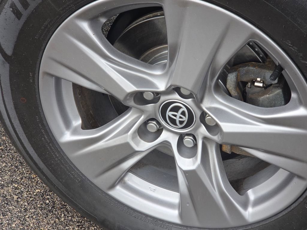 Used 2024 Toyota RAV4 XLE FWD image 15