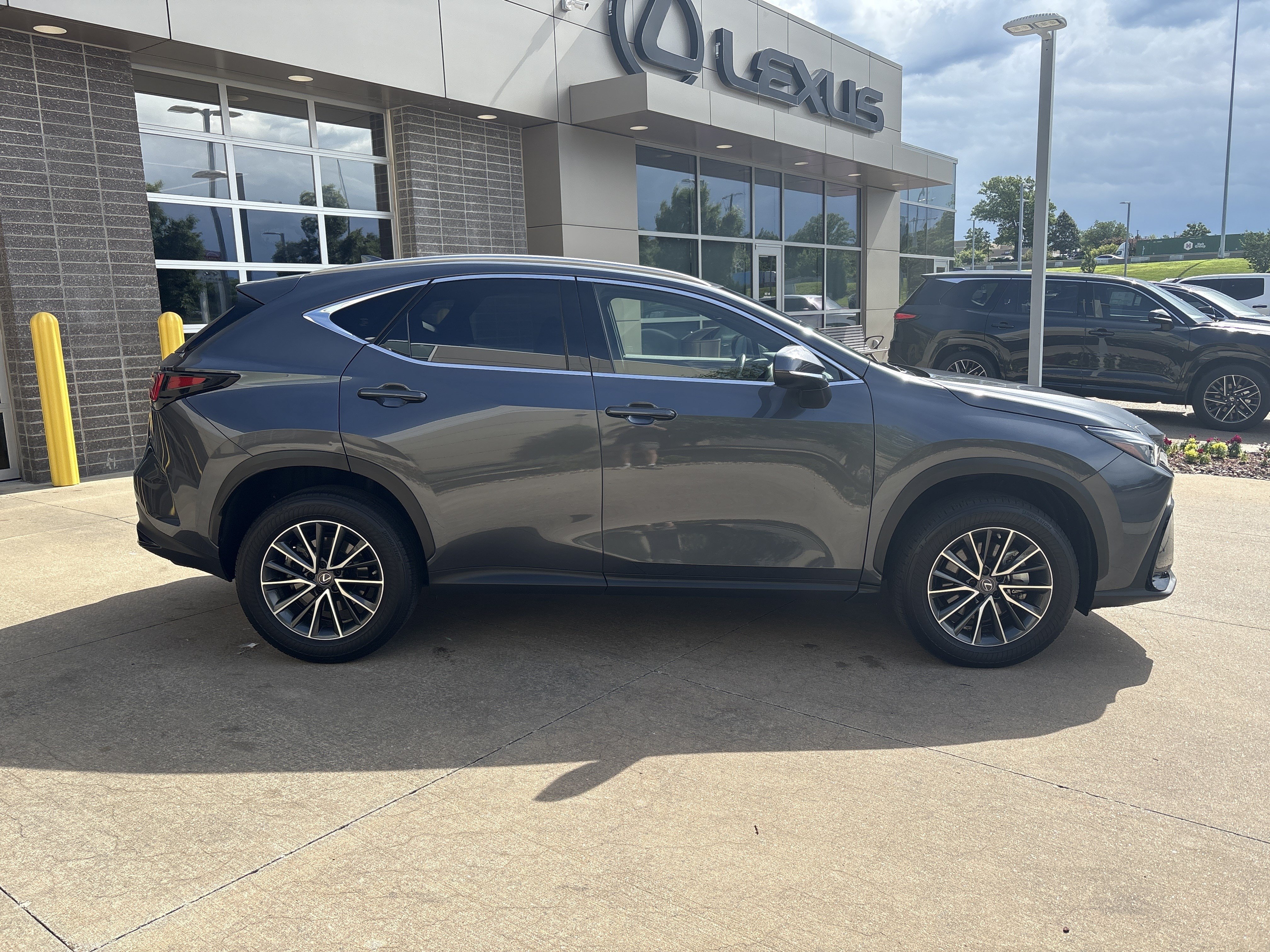 Used 2023 Lexus NX 250 FWD w/ Towing Package (2000 Lbs) image 14