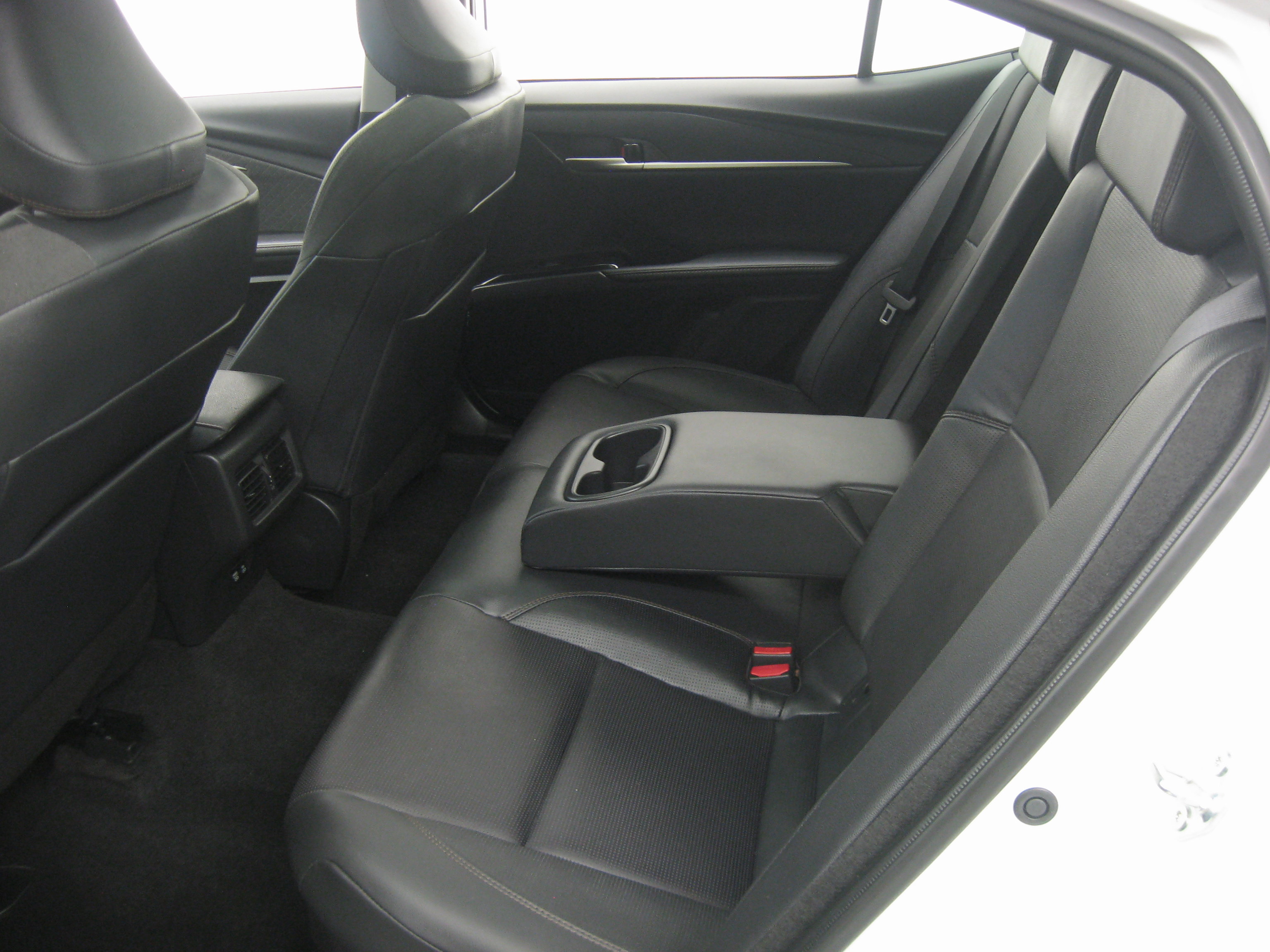 Used 2025 Toyota Camry XLE image 9