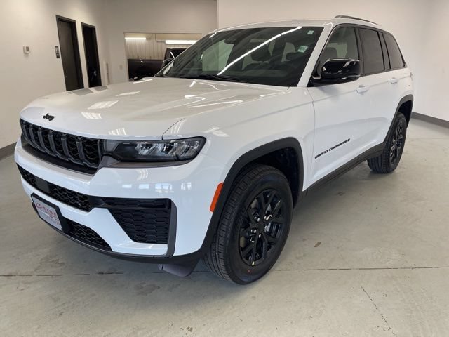 New 2026 Jeep Grand Cherokee Altitude AWD/4WD image 3