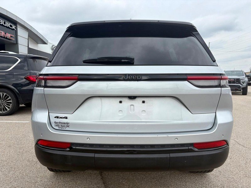 Used 2022 Jeep Grand Cherokee Altitude image 5