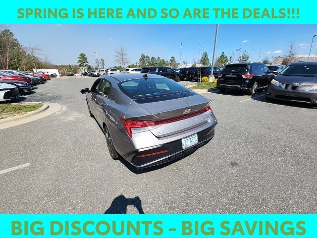 Used 2024 Hyundai Elantra Limited image 12