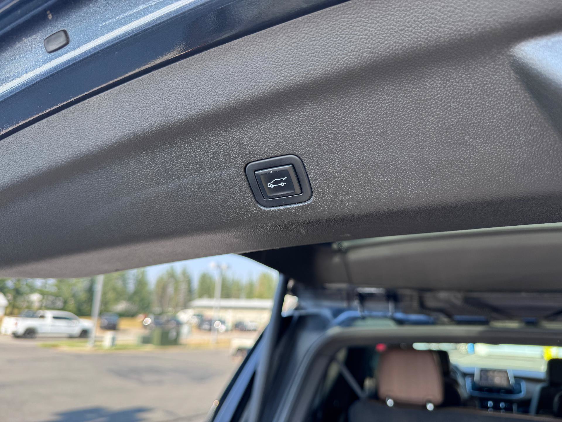 Used 2021 Chevrolet Suburban High Country AWD/4WD image 19