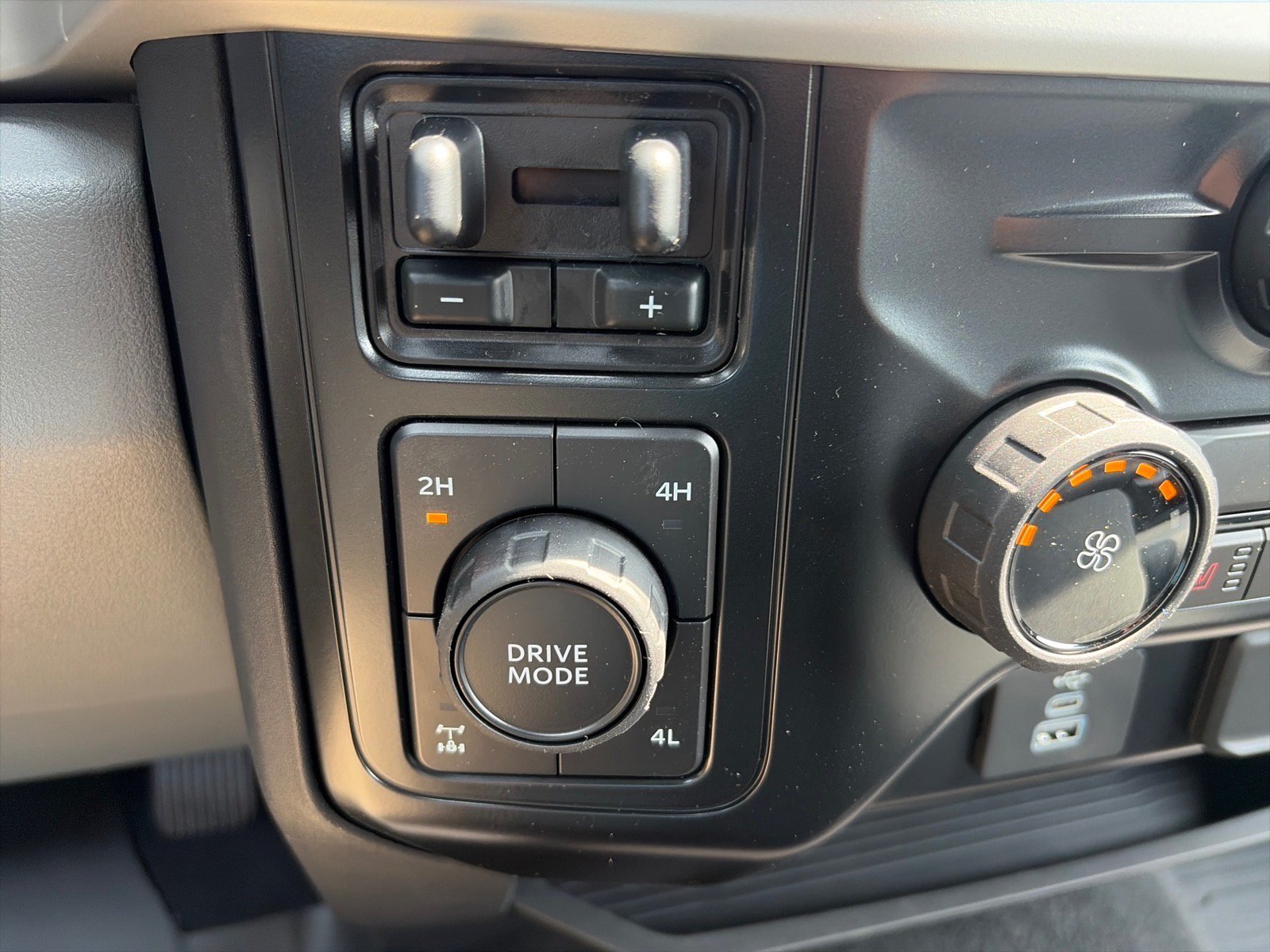 New 2026 Ford F250 XLT w/ XLT Premium Package AWD/4WD image 22
