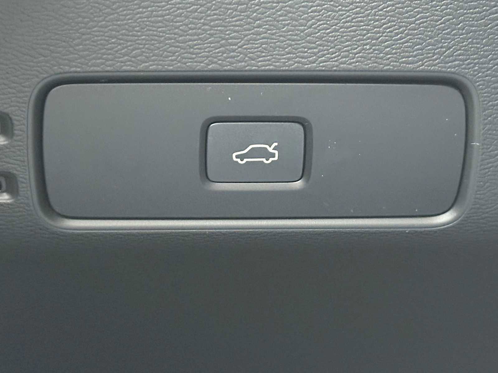 New 2026 Volvo XC40 B5 Ultra w/ Climate Package image 33