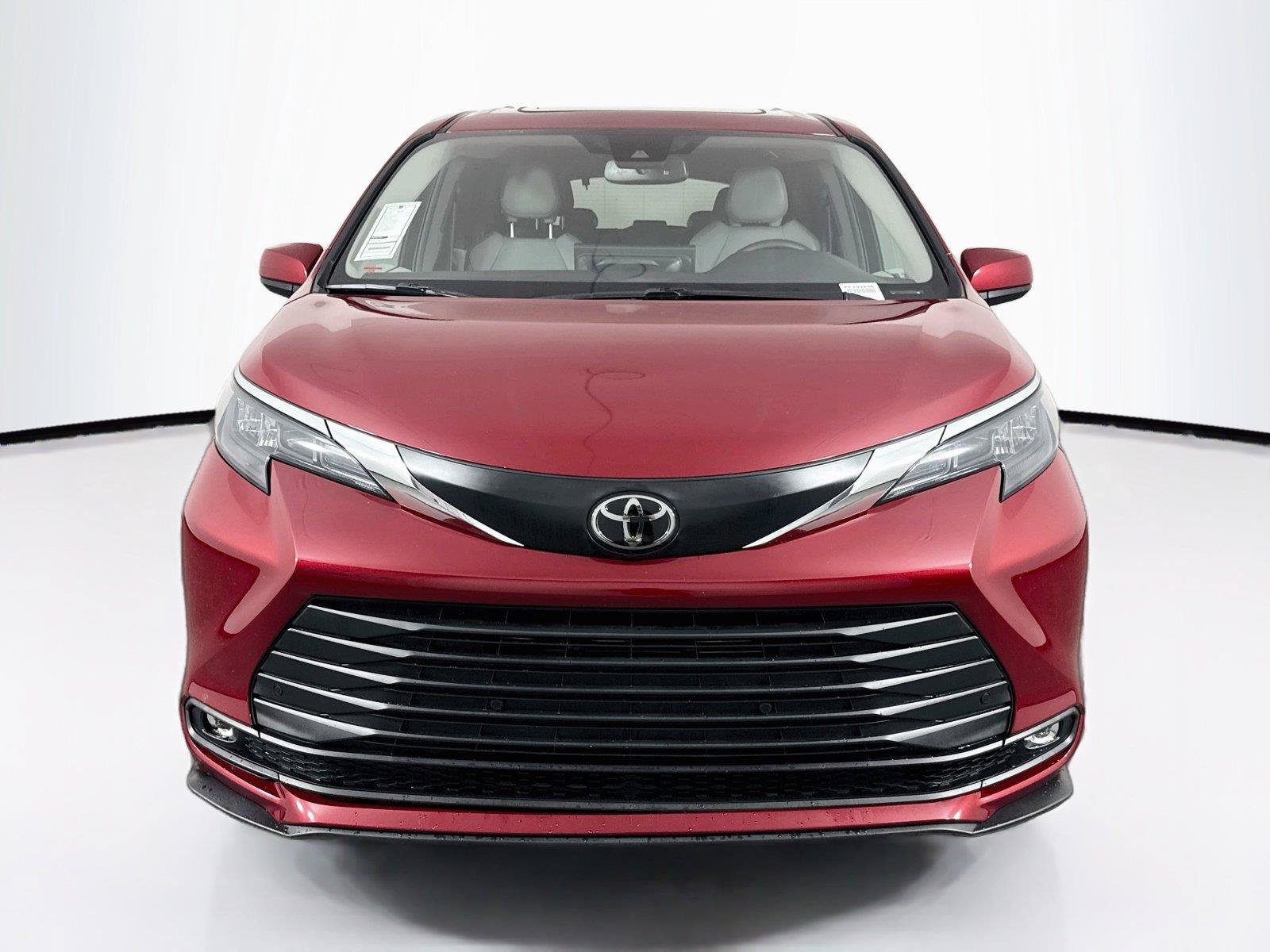 Certified 2026 Toyota Sienna XLE FWD image 9