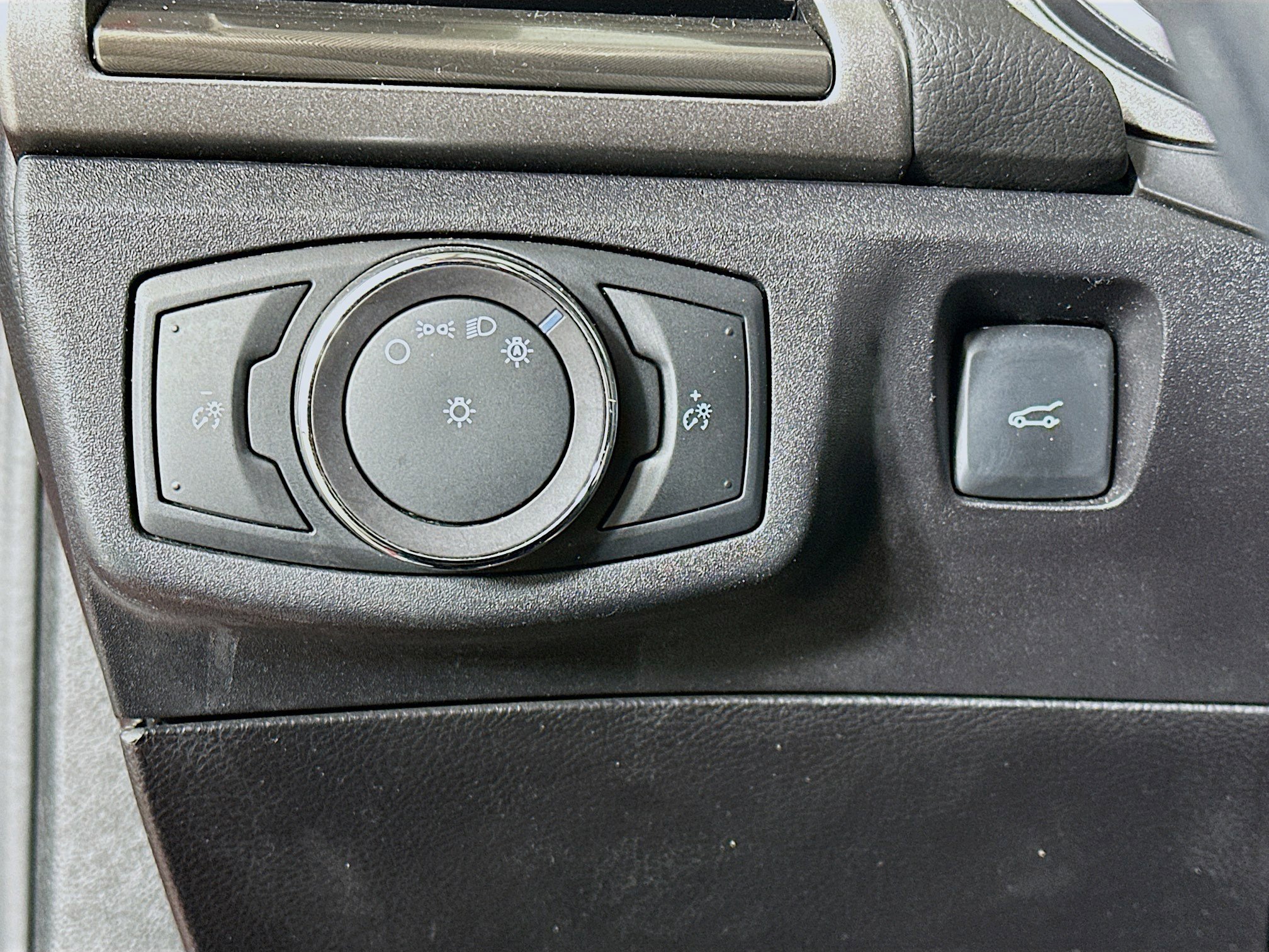 Used 2018 Ford Fusion Energi SE image 17