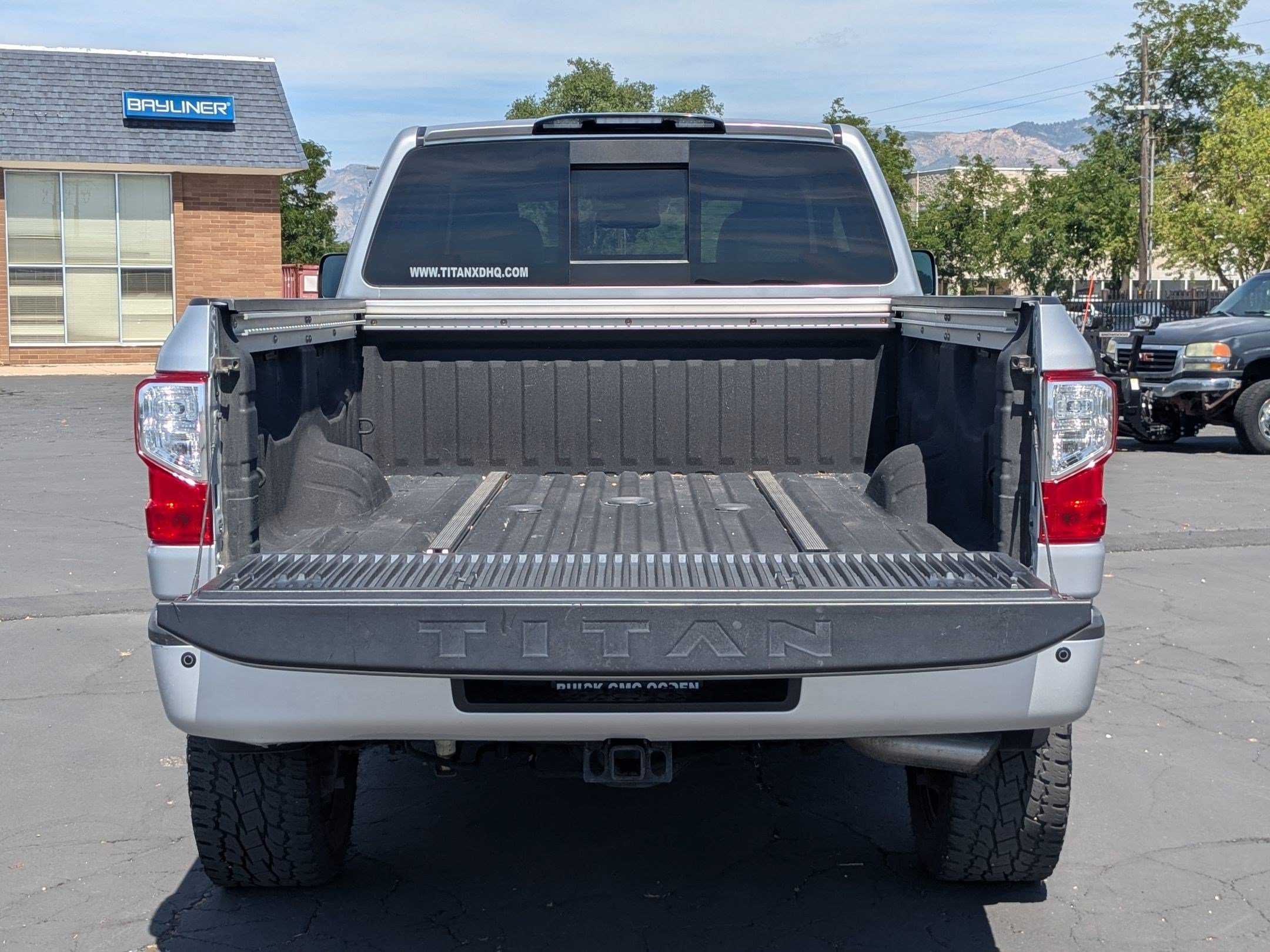 Used 2017 Nissan Titan SL AWD/4WD image 37