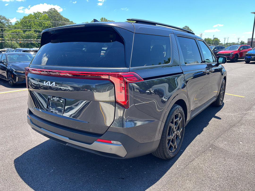 Used 2025 Kia Carnival SX FWD image 12