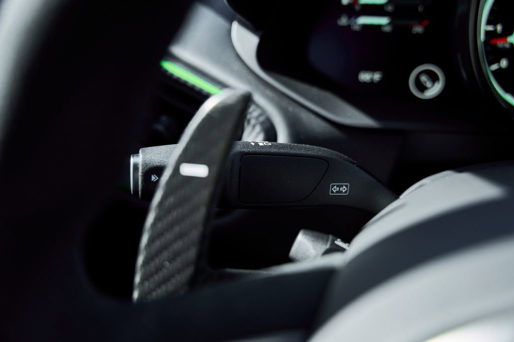 Used 2023 Aston Martin V12 Vantage RWD image 47