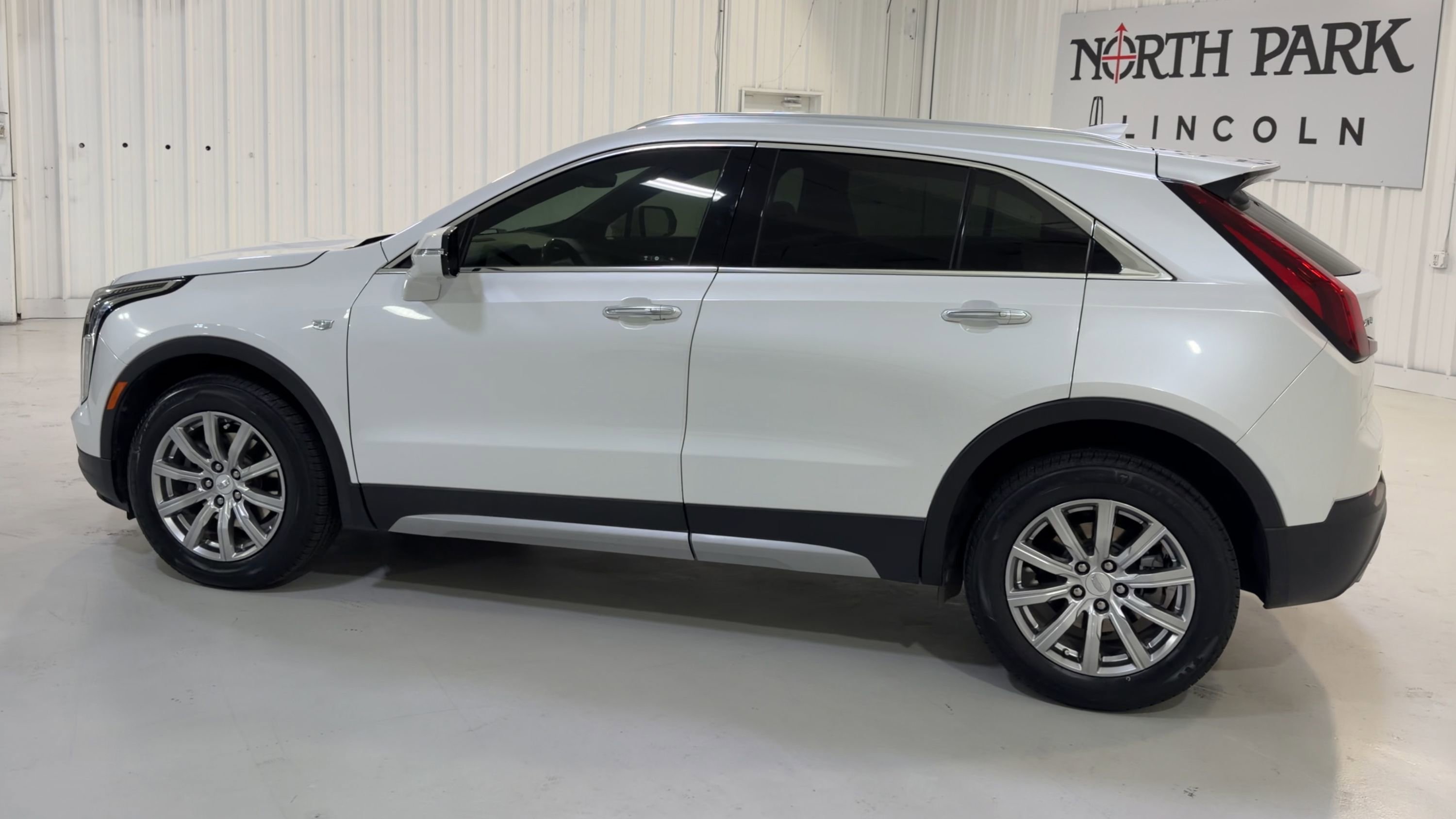 Used 2023 Cadillac XT4 Premium Luxury FWD image 7