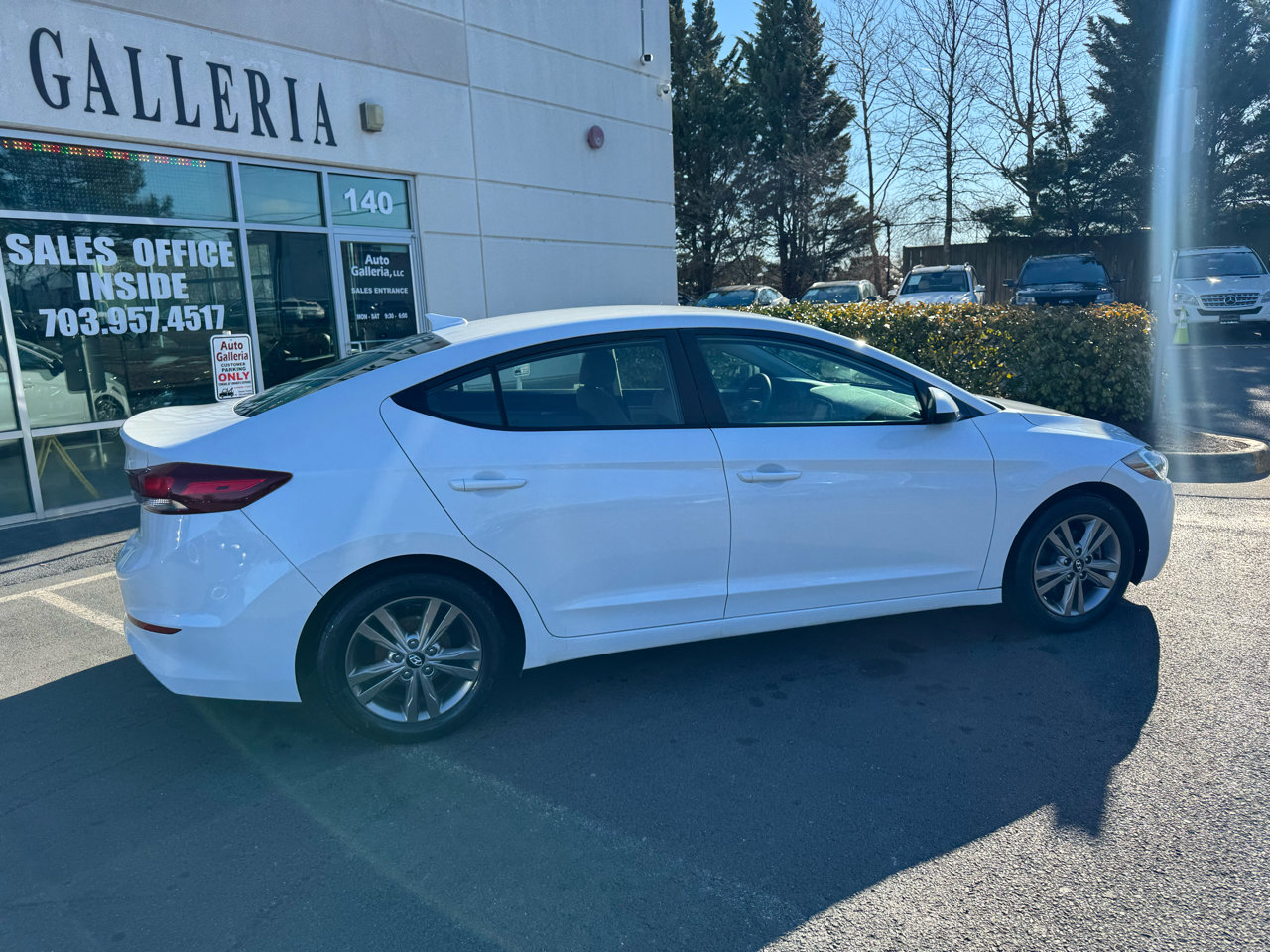 Used 2017 Hyundai Elantra SE image 3