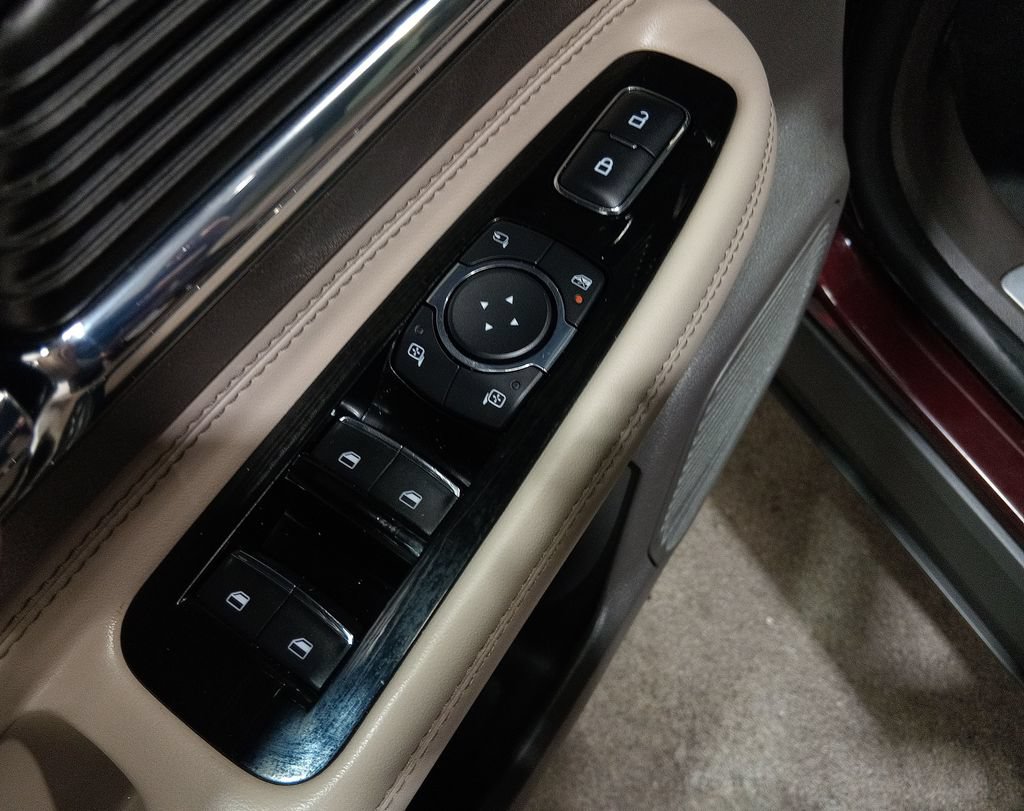 Certified 2021 Lincoln Corsair AWD w/ Equipment Group 101A image 18
