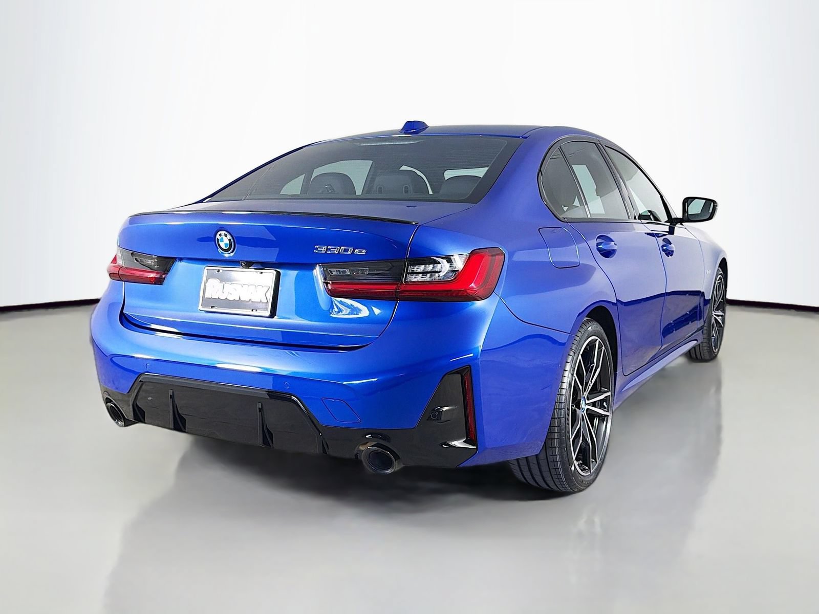 Used 2023 BMW 330e w/ M Sport Package RWD image 8
