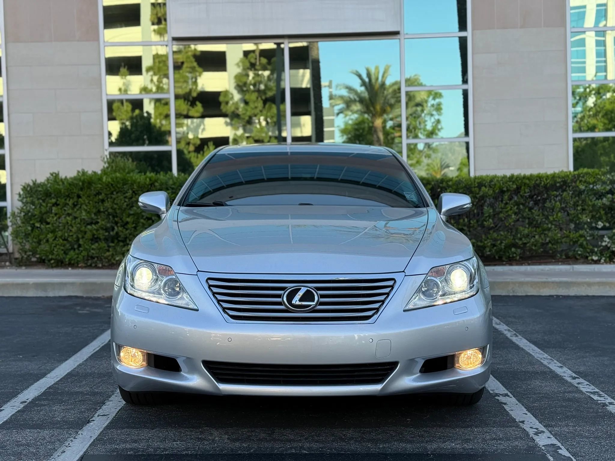Used 2010 Lexus LS 460 RWD image 8