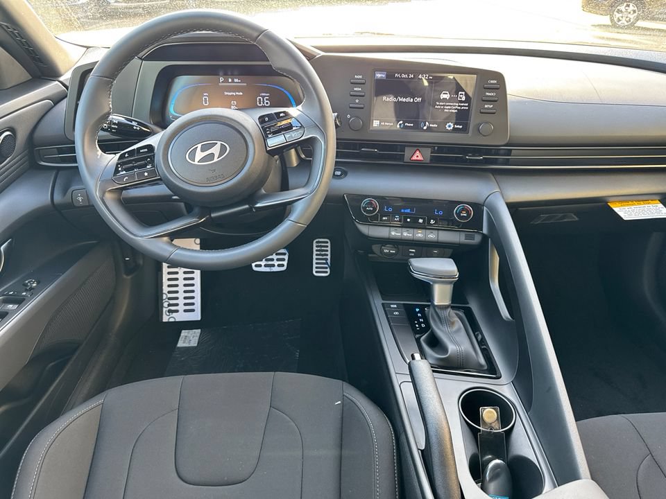 New 2026 Hyundai Elantra SEL Sport FWD image 23