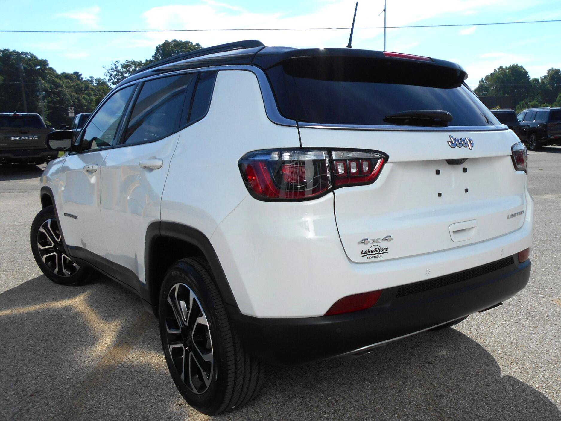 Certified 2023 Jeep Compass Limited AWD/4WD image 3