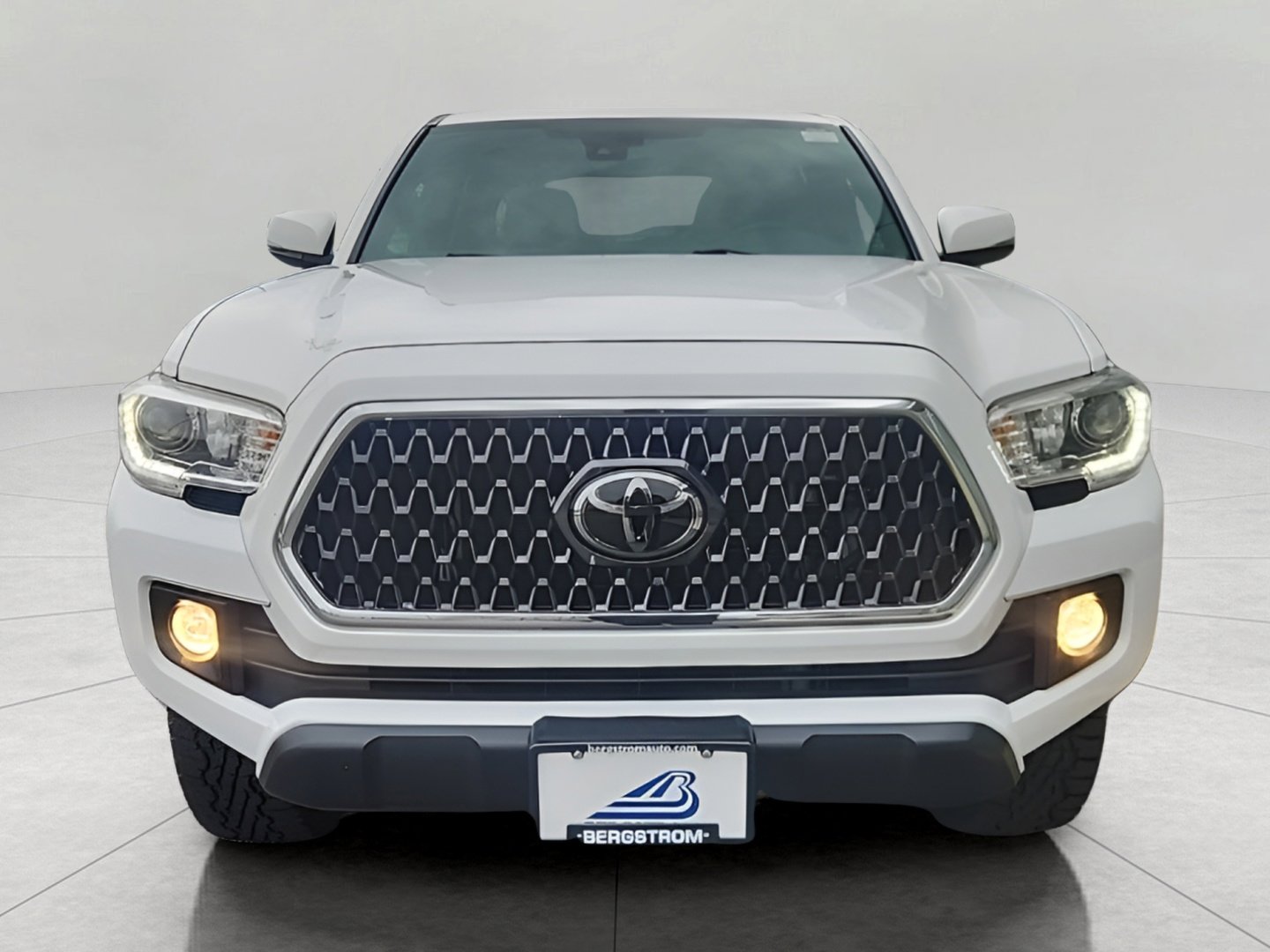 Used 2019 Toyota Tacoma TRD Off-Road w/ Technology Package AWD/4WD image 4