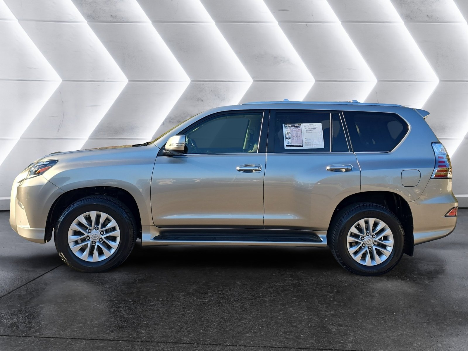 Used 2022 Lexus GX 460 Premium w/ Premium Package image 2