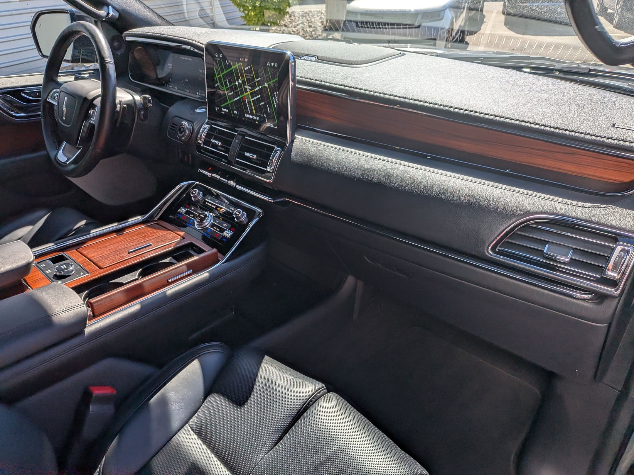 Used 2021 Lincoln Navigator Reserve w/ Luxury Package AWD/4WD image 33