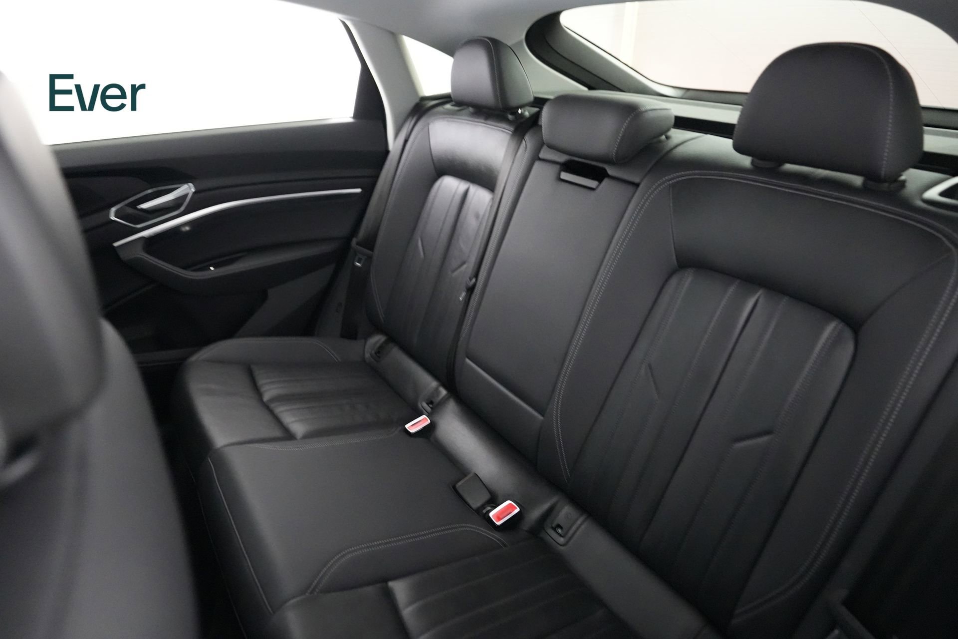 Used 2022 Audi e-tron Premium w/ Convenience Plus Package image 24