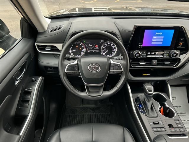 Used 2023 Toyota Highlander XLE image 24