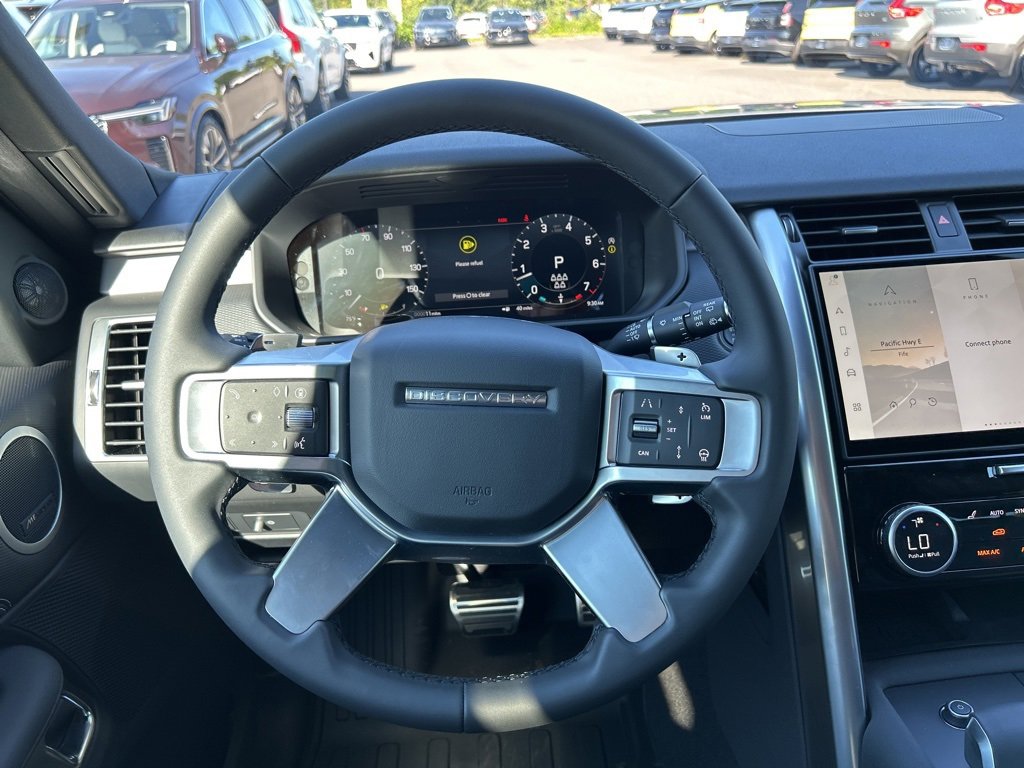 New 2025 Land Rover Discovery Dynamic SE image 24
