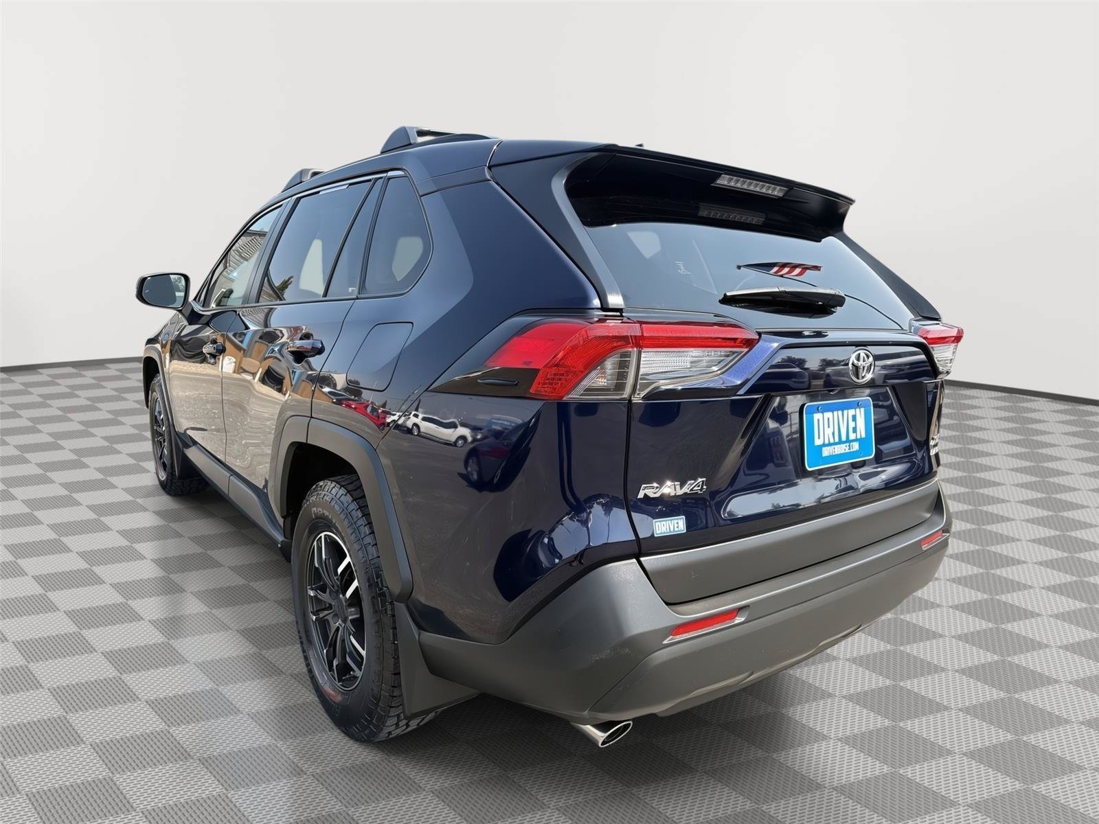 Used 2019 Toyota RAV4 XLE Premium w/ Cold Weather Package AWD/4WD image 7