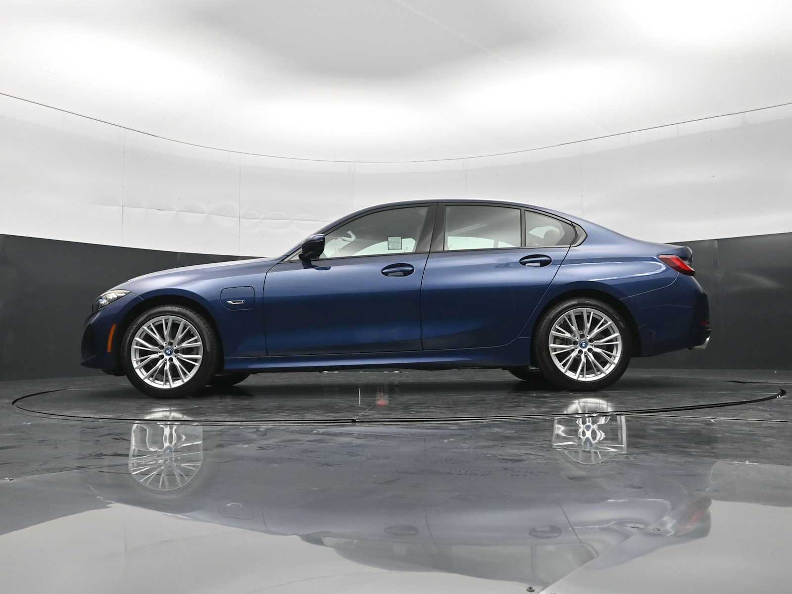 Used 2023 BMW 330e xDrive w/ Driving Assistance Package AWD/4WD image 32