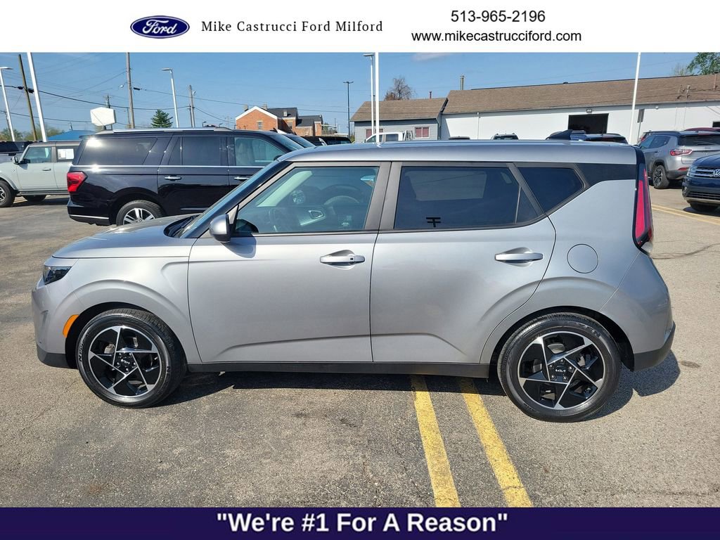 Used 2023 Kia Soul EX FWD image 2