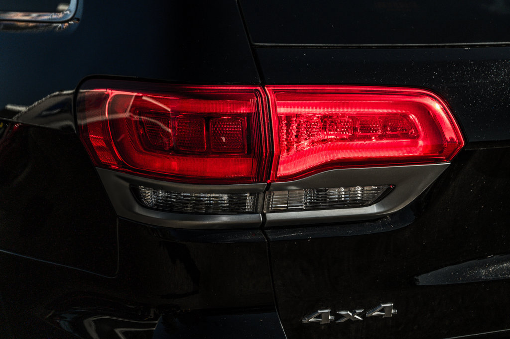 Used 2019 Jeep Grand Cherokee Summit AWD/4WD image 17