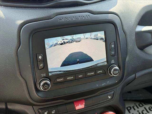 Used 2016 Jeep Renegade Trailhawk w/ Premium Trailhawk Package image 13