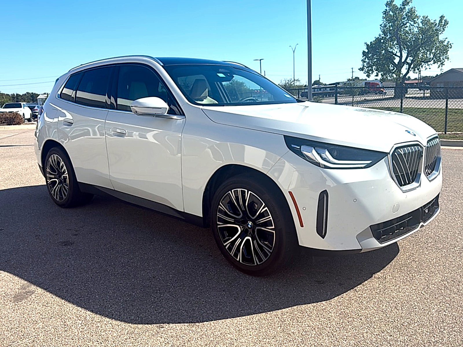 Used 2025 BMW X3 xDrive30i w/ Premium Package AWD/4WD image 3