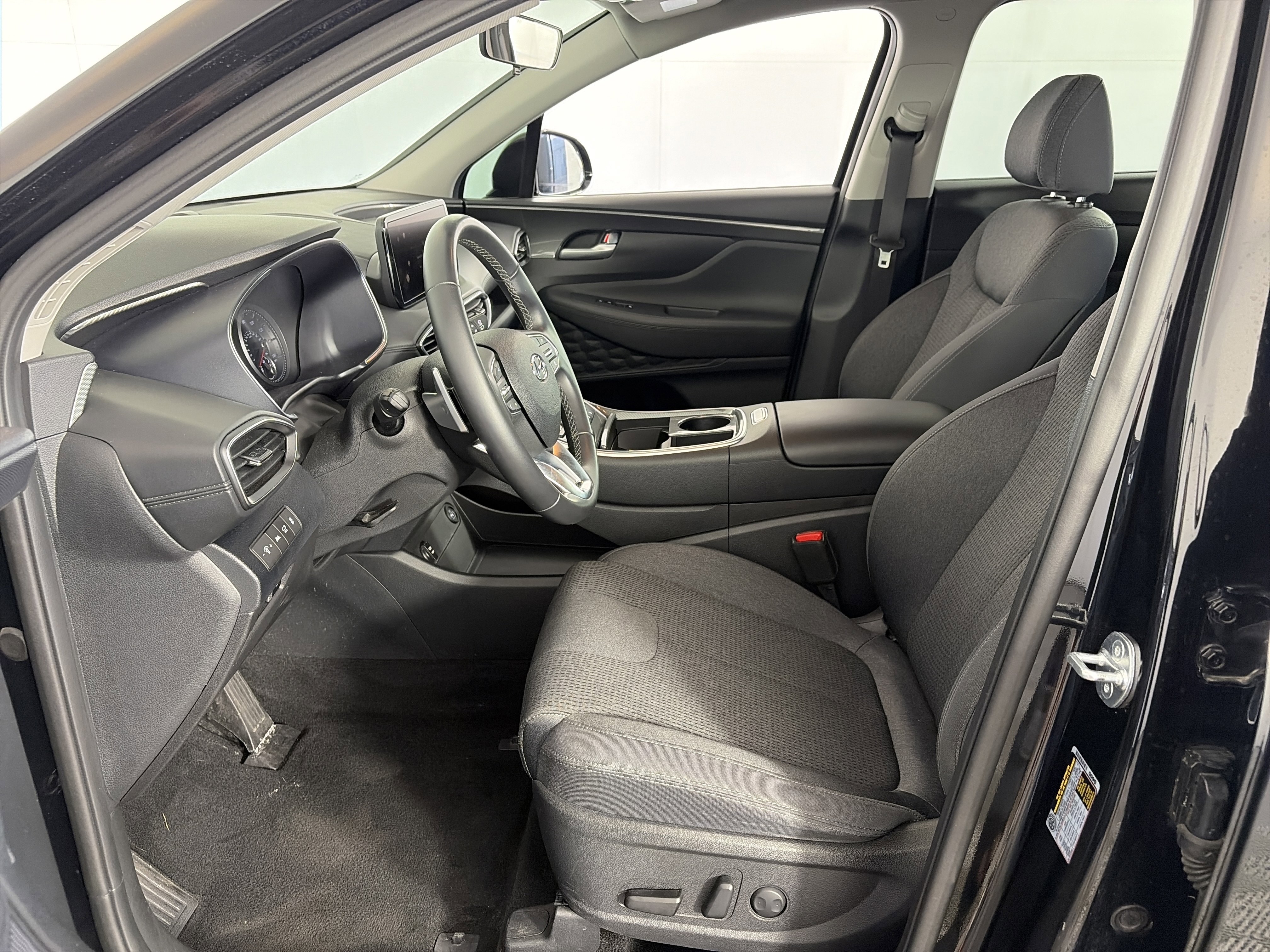 Certified 2023 Hyundai Santa Fe SEL AWD/4WD image 6