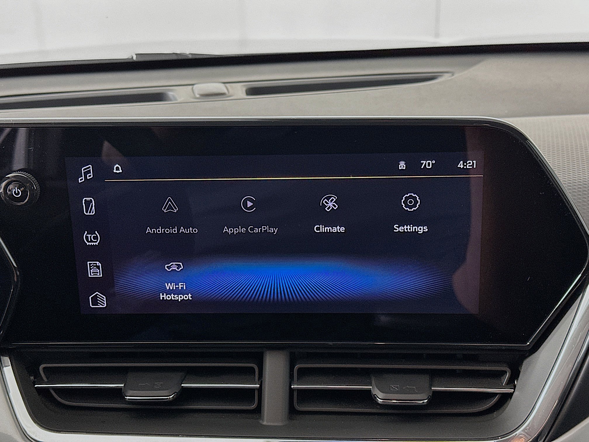 Used 2025 Chevrolet Trax LT w/ LT Convenience Package image 19