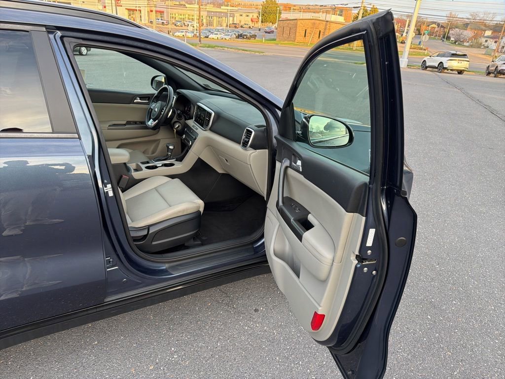 Used 2022 Kia Sportage Nightfall Edition image 24