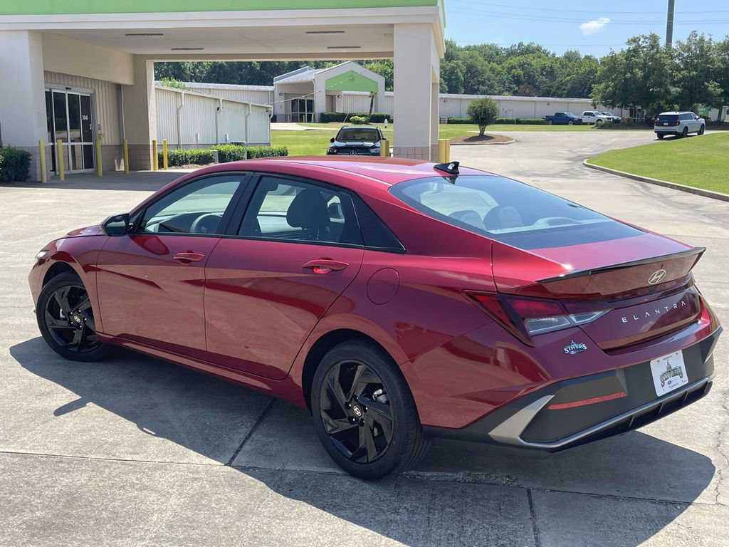 Used 2026 Hyundai Elantra Sport FWD image 5