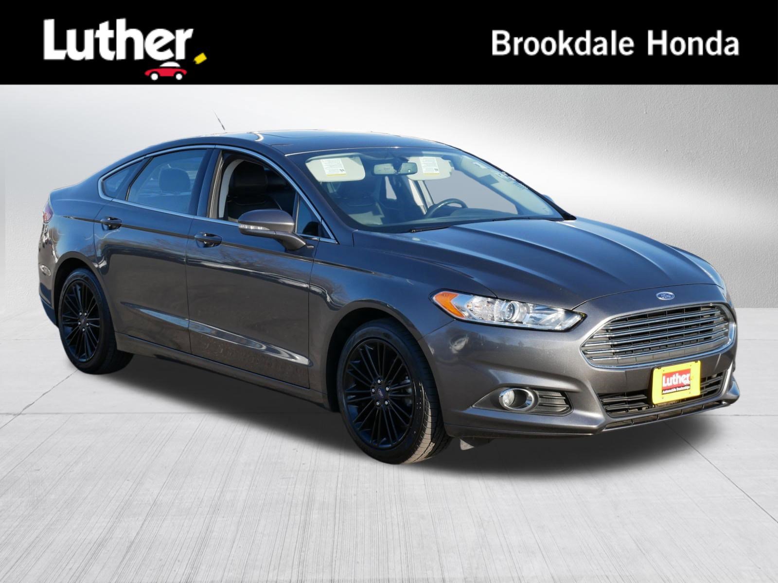 Used 2016 Ford Fusion SE w/ Equipment Group 202A FWD image 1