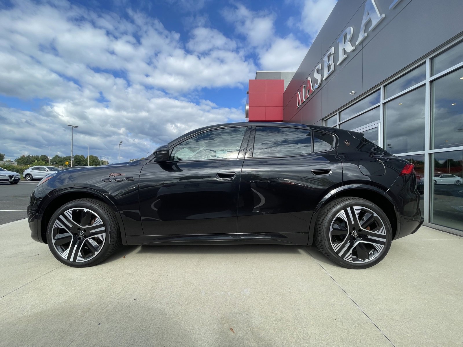 New 2025 Maserati Grecale Folgore image 6