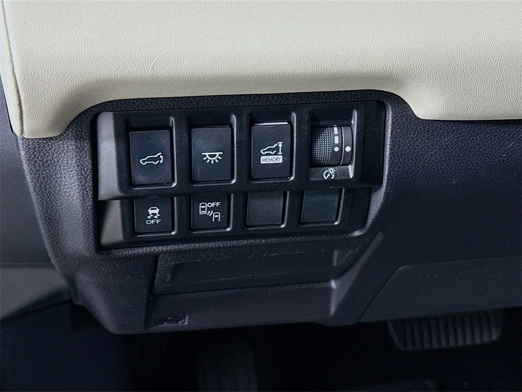 Used 2022 Subaru Ascent Limited w/ Technology Package image 11