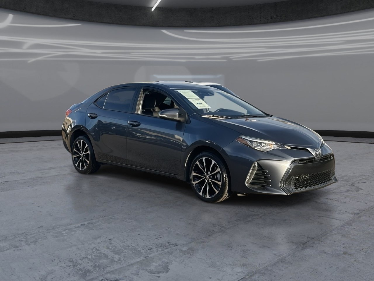 Used 2018 Toyota Corolla SE FWD image 2