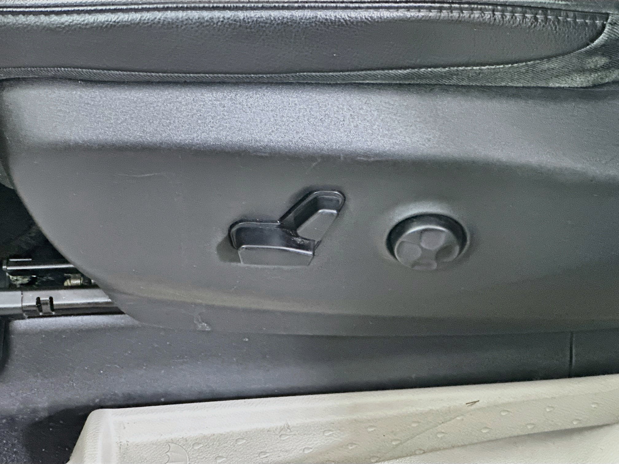 Used 2019 Chrysler Pacifica Touring-L FWD image 13