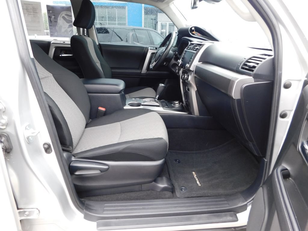 Used 2020 Toyota 4Runner SR5 AWD/4WD image 14